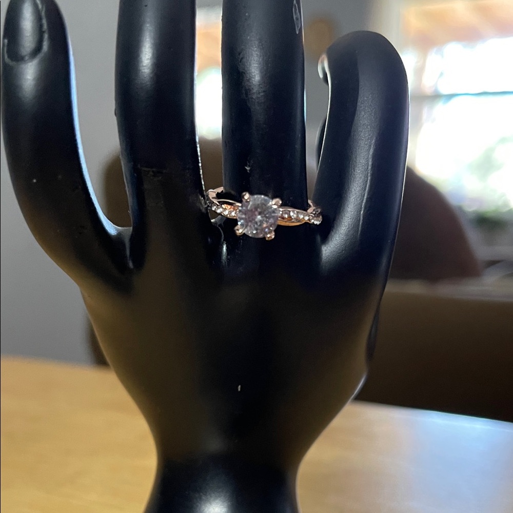 Elegant Gold Floral Ring